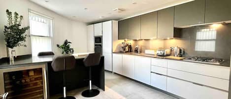 House, Multiple Beds | Private kitchen | Fridge, microwave, oven, stovetop