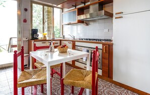 Réfrigérateur, surface de cuisson, lave-vaisselle