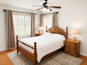 3 Schlafzimmer, Schreibtisch, Bügeleisen/Bügelbrett, Reisekinderbett