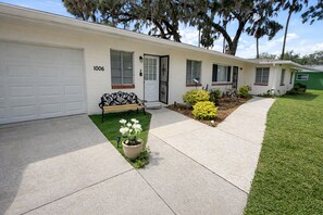 Exterior - Venetian Gardens Home in Peaceful Neighborhood (Leesburg)
