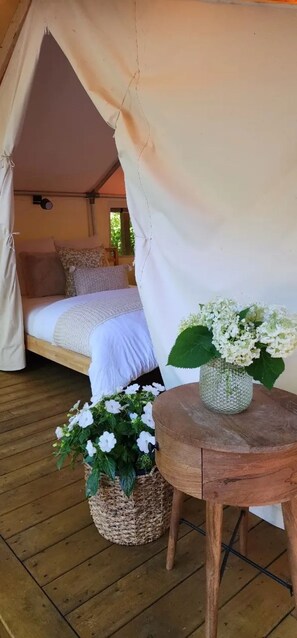 1 bedroom, WiFi, bed sheets - The Fox Den (Delta)