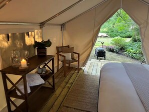 1 bedroom, WiFi, bed sheets - The Fox Den (Delta)