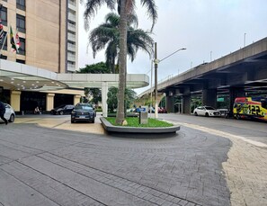 Suite | Property grounds