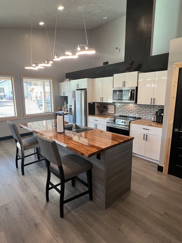 Fridge, microwave, oven, stovetop - Newley built modern home. Close to lakes and down town food and restaurants.  (Riverside)