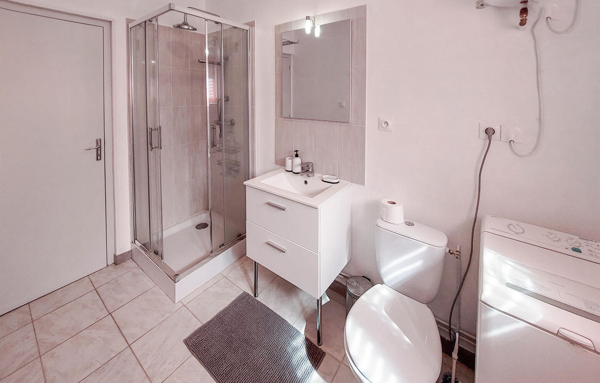 Douche, sèche-cheveux