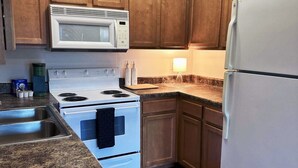 Private kitchen - Just minutes from downtown Johnson City, ETSU, JCMC, and Milligan College (Johnson City)