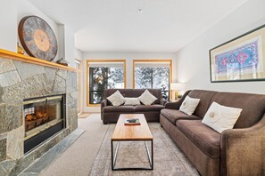 Powderhorn 307 | Living area - Powderhorn by Whistler Premier (Whistler)