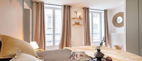 2 bedrooms, desk, iron/ironing board, WiFi