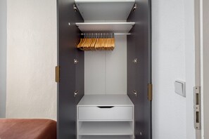 Interior - Bright Friedrichshain 2BR, by Blueground (Berlin)