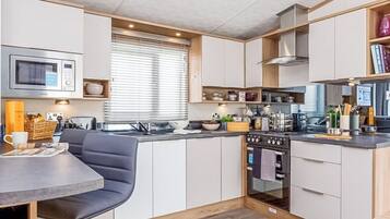 Fridge, oven, stovetop, toaster