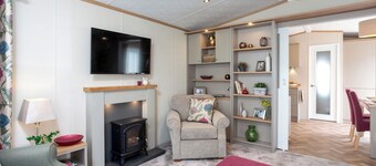 Autograph Junior Lodge 2 Bed with Hot Tub
