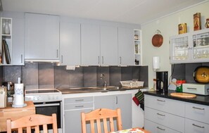 Fridge, microwave, stovetop, coffee/tea maker - 2 bedroom nice home in Fjälkinge (Fjälkinge)