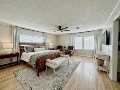 The Velvet Crush Cottage located in the heart of Monroe