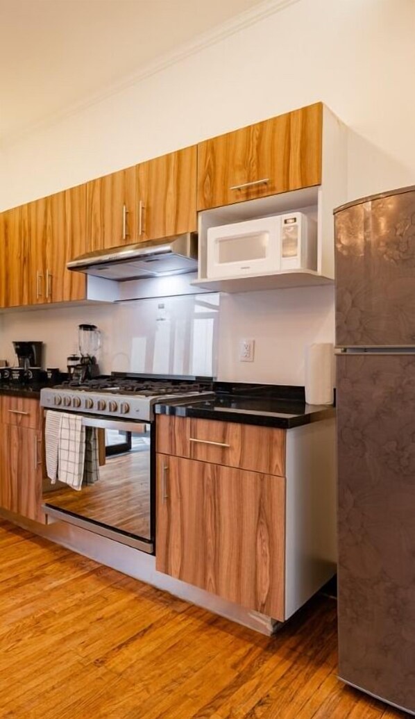 Fridge, microwave, oven, stovetop - VH | Apt Amplio wifi and gym | Anáhuac | 109 (Ciudad de México)
