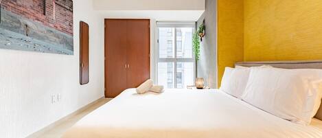 2 bedrooms, iron/ironing board, WiFi, bed sheets