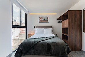 1 habitación, tabla de planchar con plancha, wifi y ropa de cama 