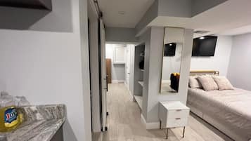 Iron/ironing board, WiFi, bed sheets