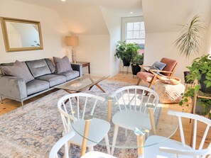 Living area - Spacious West End Loft in Charming Family Home (Portland)