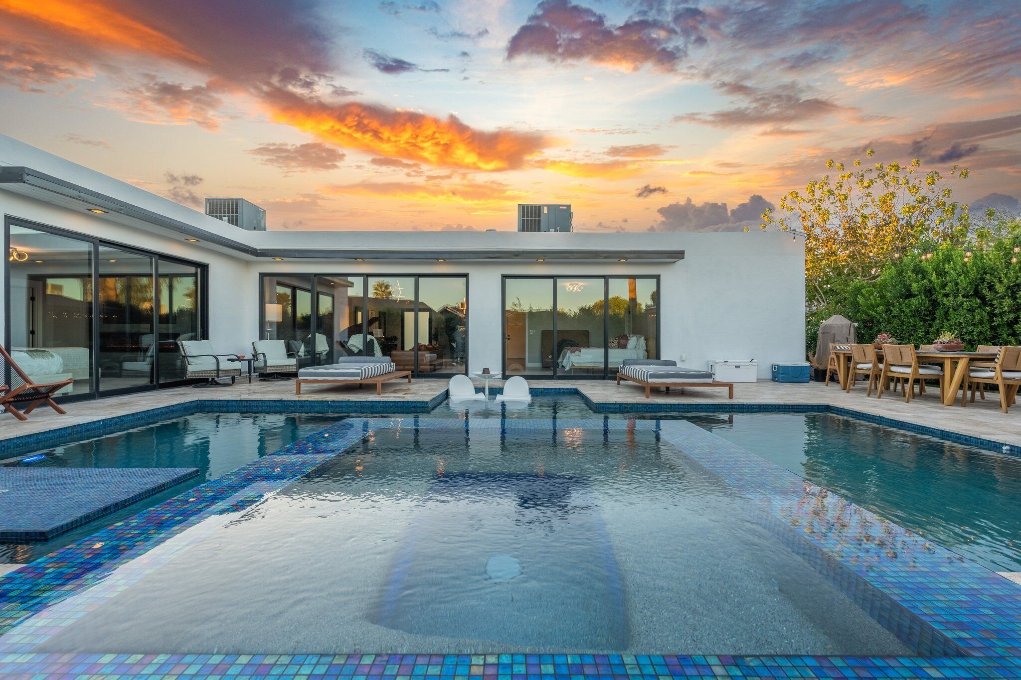 Luxury spacious Oasis with heated pool and hot-tub in the heart of Scottsdale 
