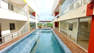 Hồ bơi ngoài trời, hồ bơi nước nóng