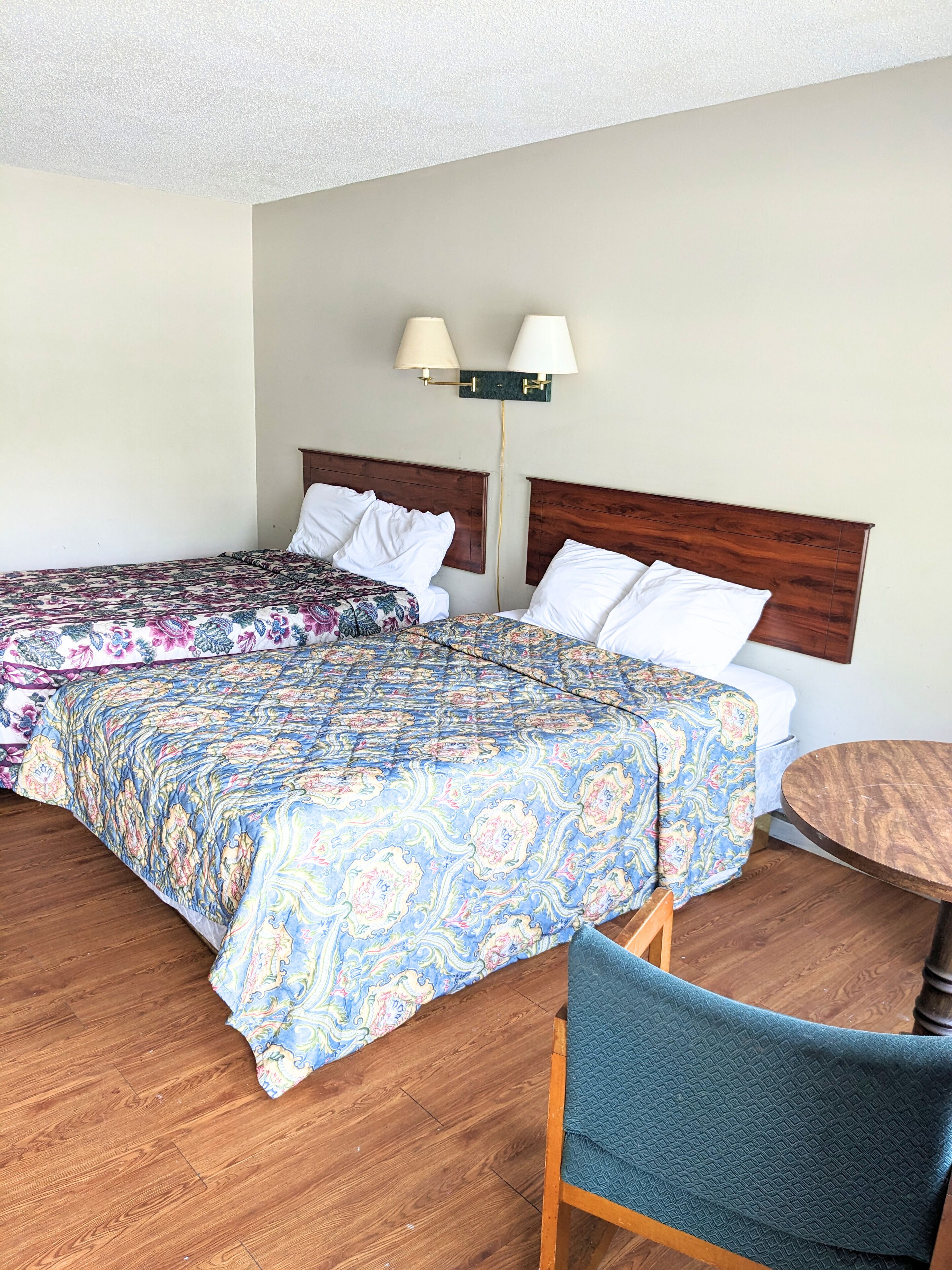 Free WiFi, bed sheets