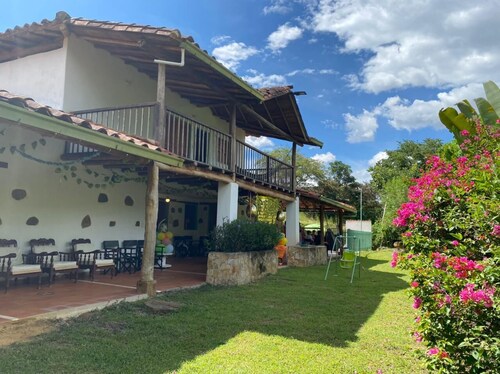Cabaña 043 con Piscina Villa Sofia en San Gil Ideal Para Familias