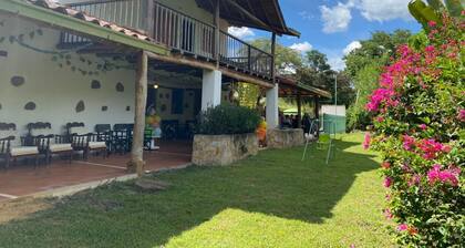 Cabaña 043 con Piscina Villa Sofia en San Gil Ideal Para Familias