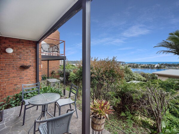 Outdoor dining - Pacific Heights - Standard Apartment (Merimbula)