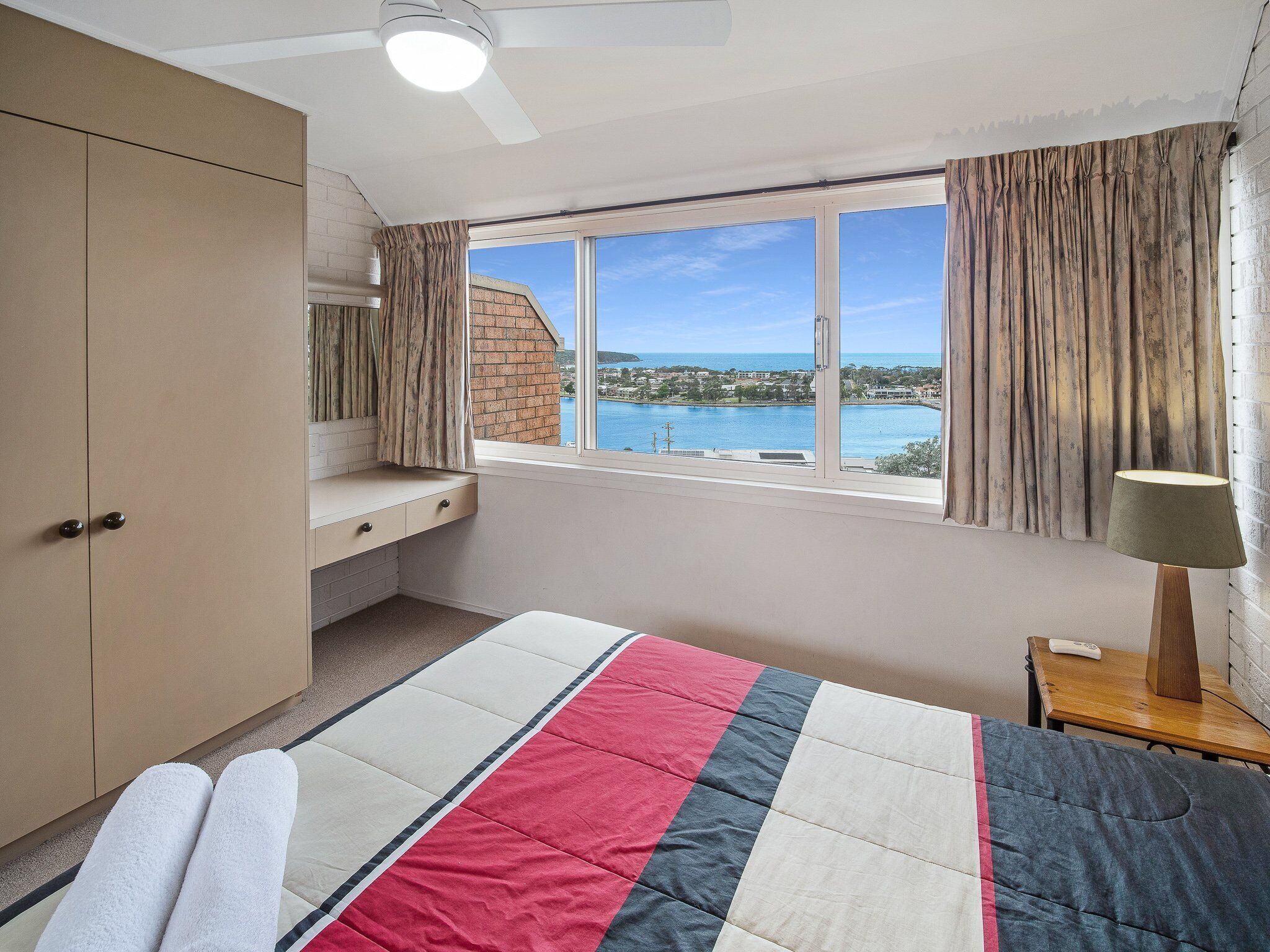 2 soverom, strykejern/-brett, internettilgang og sengetøy