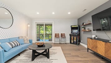 TV connectée, cheminée, jeux vidéo