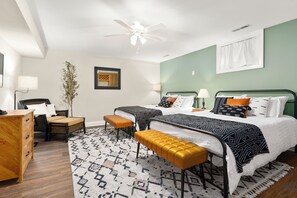 5 habitaciones, tabla de planchar con plancha y cuna de viaje 