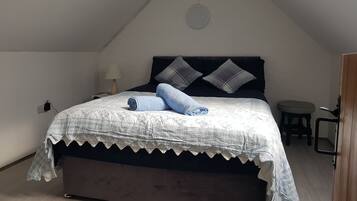 3 chambres, fer et planche Ă repasser, Wi-Fi, draps fournis