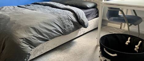 6 Schlafzimmer, Bügeleisen/Bügelbrett, WLAN, Bettwäsche