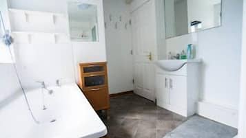 Badekar, hårføner og håndklær