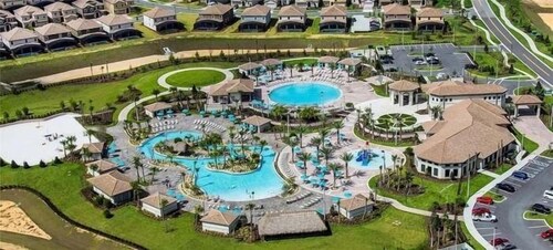 LUXURIOUS  7-Bedroom Villa in Champions Gate ,  Heated Pool & Resort Access