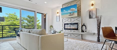 Smart-TV, Kamin, BĂŒcher