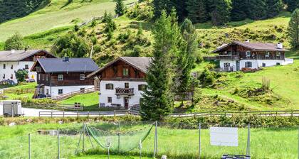 Appartement "Gamsberg" avec vue sur les montagnes, balcon et Wi-Fi