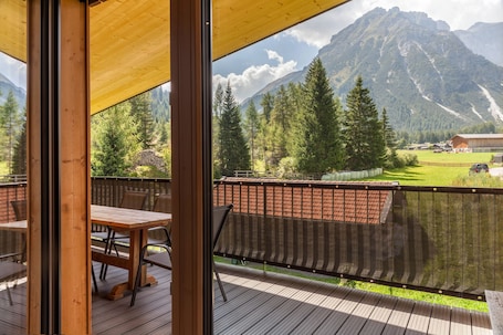 Outdoor dining. Apartment 'Gamsberg' with Mountain View, Balcony and Wi-Fi