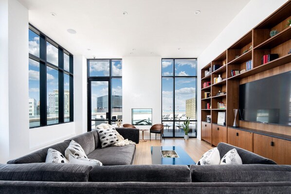 TV, stereo - Ideal Midtown East 2BR w/ Gym & Roofdeck, nr Parks, by Blueground (Midtown)