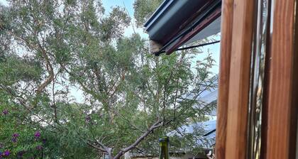 La cachette bushland hideaway in the Adelaide Hills on 13 acres, pool, hot tub.