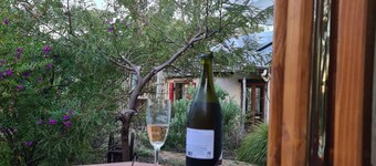 La cachette bushland hideaway in the Adelaide Hills on 13 acres, pool, hot tub.