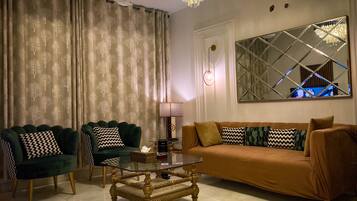 Flatskjerm-TV og DVD-spiller