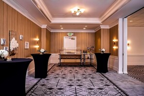 A hotel lobby with a reception desk, a wall-mounted exit sign, and a patterned carpet. - 2 Affordable Rooms! Pet-Friendly, Near Oregon Zoo (Portland)