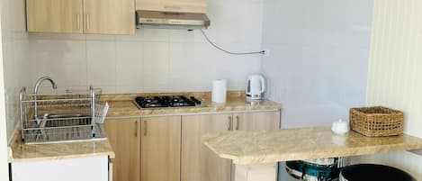 Fridge, oven, stovetop