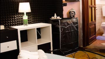 2 bedrooms, iron/ironing board, internet, bed sheets