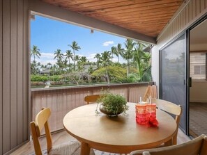Outdoor dining - Kanaloa at Kona, Bay Views over the ocean. (Kailua-Kona)