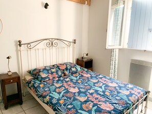 4 Schlafzimmer, Schreibtisch, Bügeleisen/Bügelbrett, Reisekinderbett