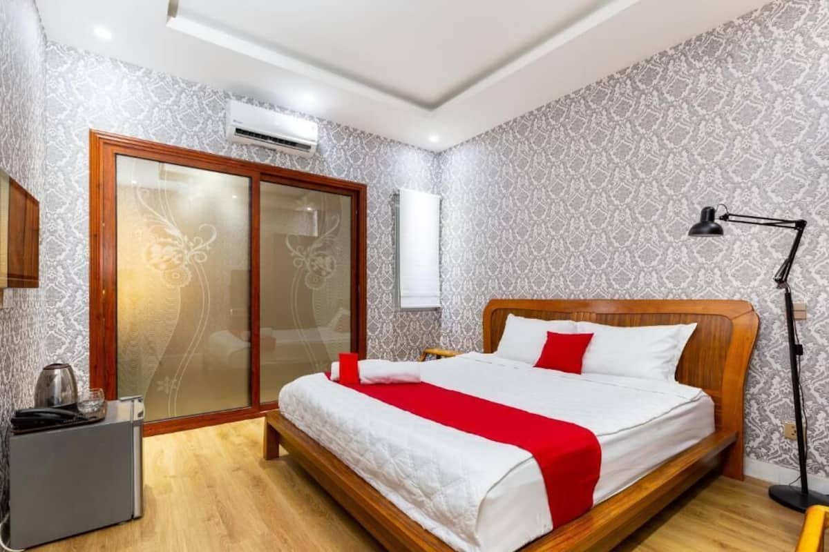 Superior Double Room | Hypo-allergenic bedding, desk, laptop workspace, blackout drapes