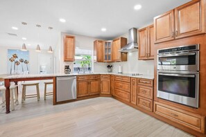 Fridge, microwave, oven, stovetop - Villa Serenity - Sunny Coastal Themed Retreat Heated Pool BBQ Outdoor Dining (Boca Raton)