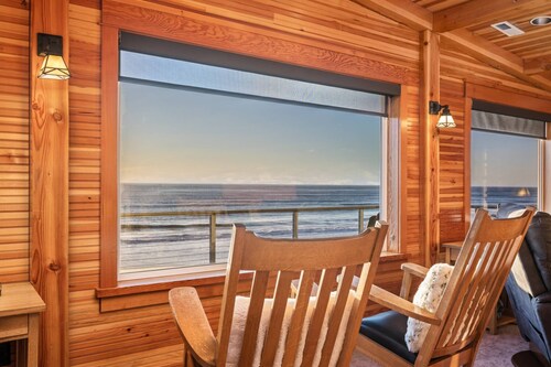 Breathtaking Panoramic Ocean Front Views, Hot Tub, Game Room w/ Pool Table, Private Stairway 2 Beach